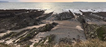 Riverside Cottage With Garden And Woodburner