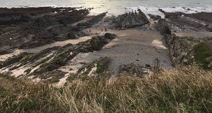 Riverside Cottage With Garden And Woodburner
