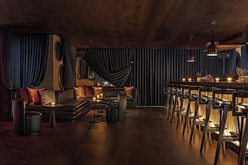 2 bars/lounges, lobby lounge, rooftop bar at Moxy NYC East Village