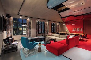 Suite, 1 Schlafzimmer, Stadtblick | Bettwäsche aus ägyptischer Baumwolle, hochwertige Bettwaren, Zimmersafe