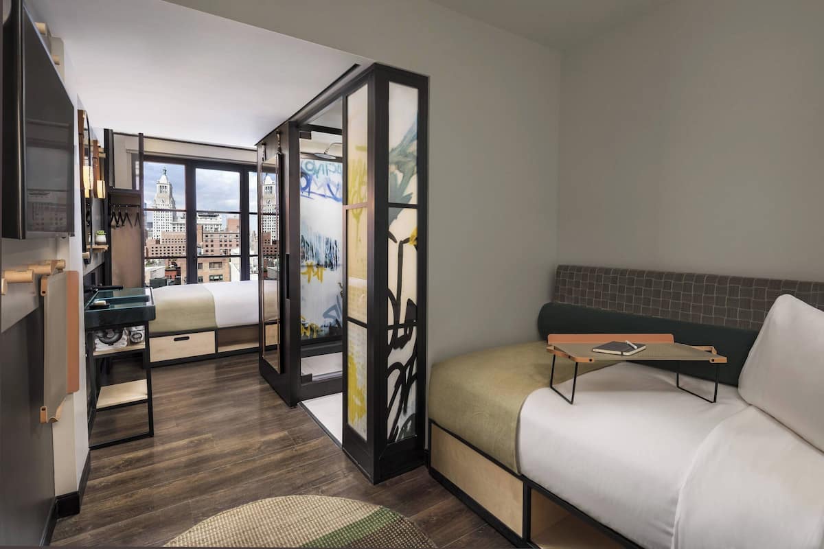 Room, Non Smoking (1 Queen Bed and 1 Twinbed) | Egyptian cotton sheets, premium bedding, in-room safe, laptop workspace