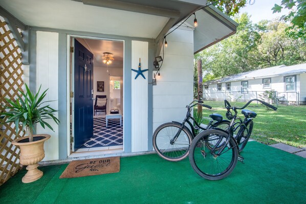 Property grounds - 1BR NEAR WATER + HEART of CR RIVER-Manatees, Golf, Fish, Beach, Food (Crystal River)
