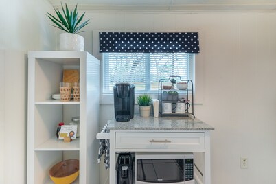 1BR NEAR WATER + HEART of CR RIVER-Manatees, Golf, Fish, Beach, Food