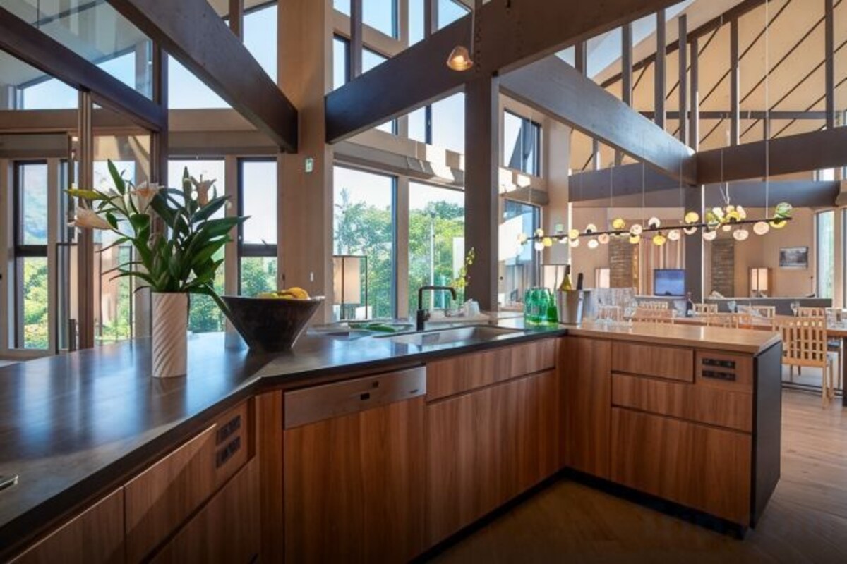 Private kitchen | Coffee/tea maker, fridge, microwave, oven