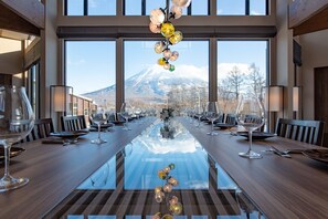 Luxury-Villa (Type 3) | Essbereich im Zimmer