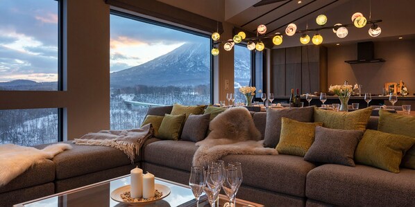 奢华联排别墅 (Type 5) | 起居区 | 43-英寸纯平电视（配备卫星频道）、电视、加热地板