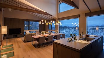 Townhouse (Type 5) | In-room dining