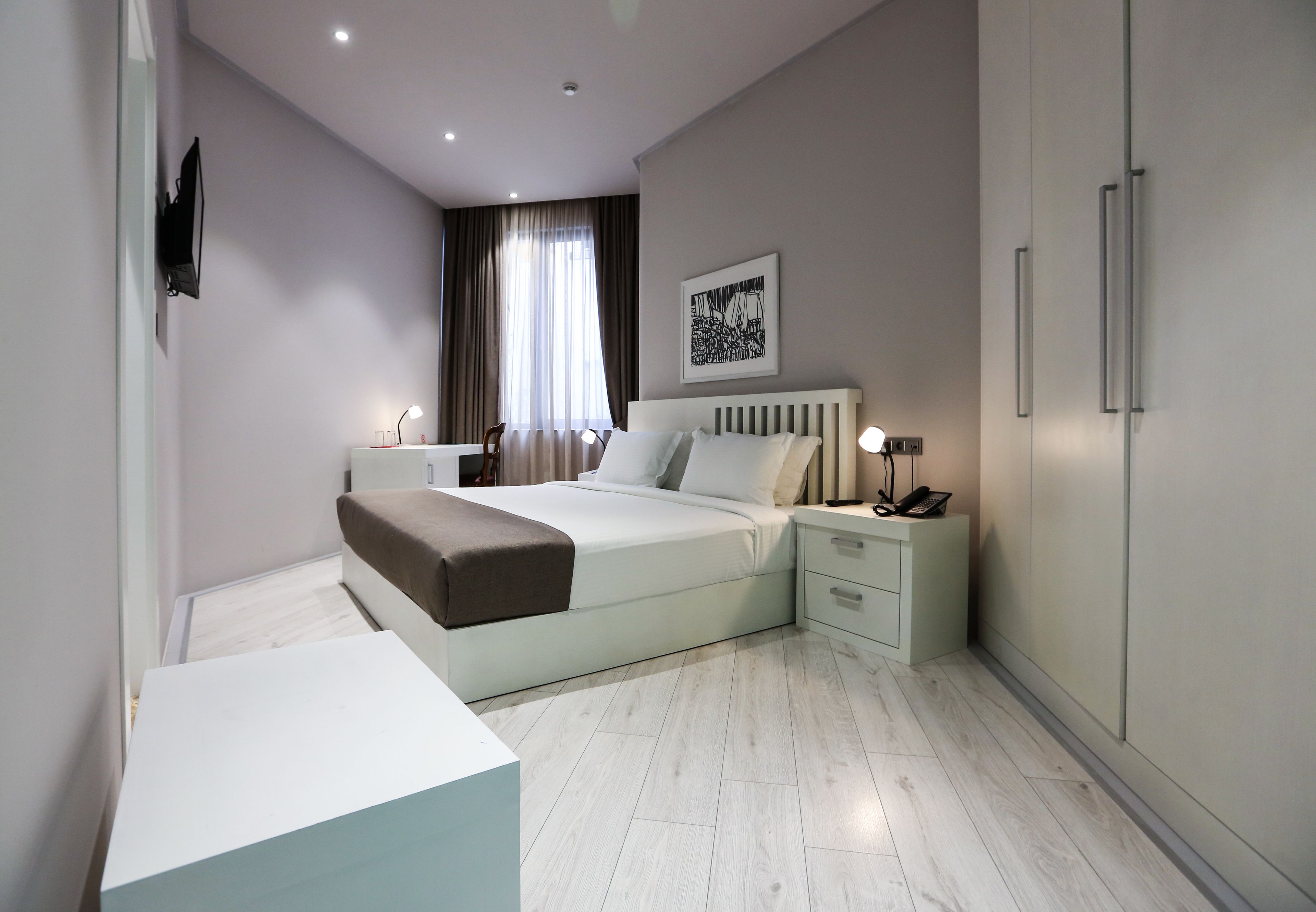 double room | hypo-allergenic bedding, in-room safe, desk, laptop workspace