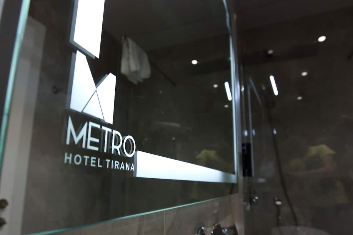 double room | bathroom | shower, free toiletries, hair dryer, slippers