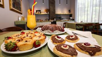 Free buffet breakfast