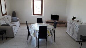 Dining - the mill house (Régusse)