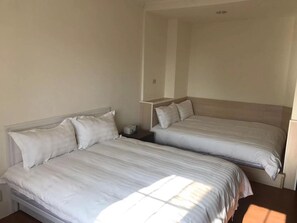 Camas extra, wifi gratis y ropa de cama 