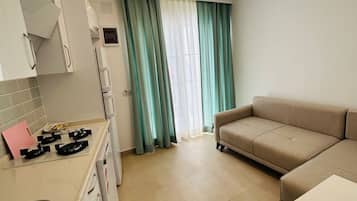 Design Suite | Living area | 32-inch TV with premium TV channels