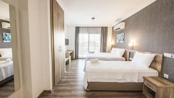 Deluxe Penthouse, Sea View (Deka) | Premium bedding, minibar, individually decorated, individually furnished