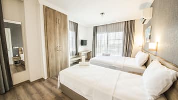 Deluxe driepersoonskamer, kitchenette, uitzicht op zee (Deka)