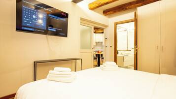 2 bedrooms, soundproofing, iron/ironing board, WiFi