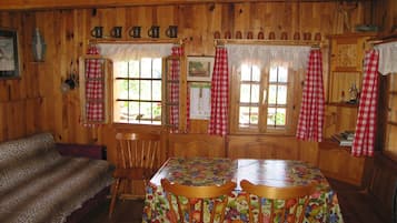Casa, 2 quartos | Opções para refeição no quarto