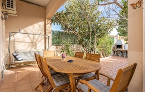 Outdoor dining - Awesome home in Miami Playa (Miami Playa)