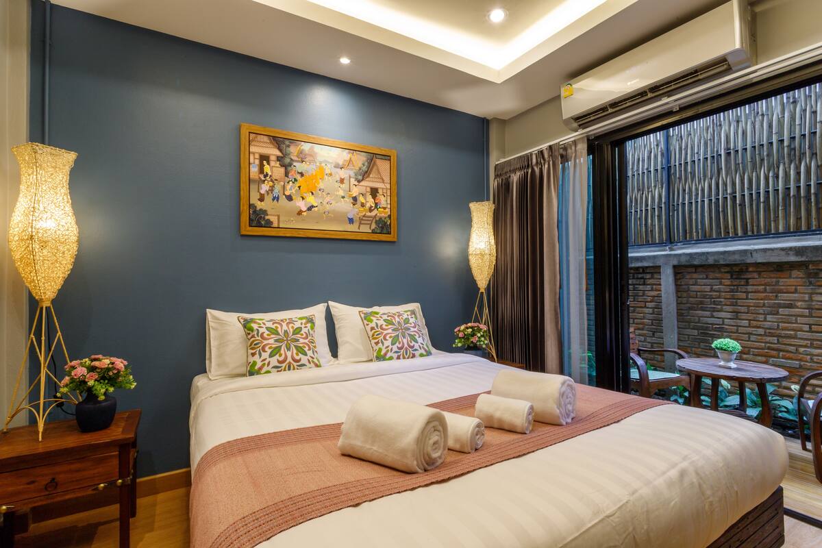 Deluxe Double Room, Garden View | 1 bedroom, desk, laptop workspace, blackout drapes