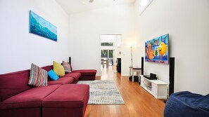 TV, fireplace, Netflix, DVD player - Calming Waters - Pet Friendly - Community Pool (Callala Beach)