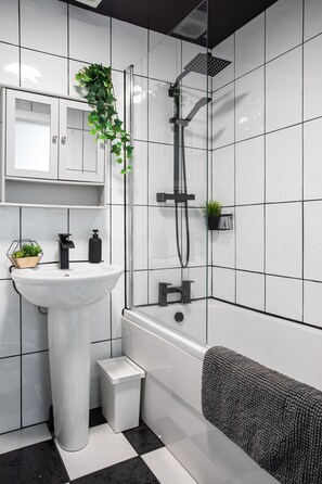 Apartamento, accesible para personas con discapacidad, baño privado | Baño | Toallas