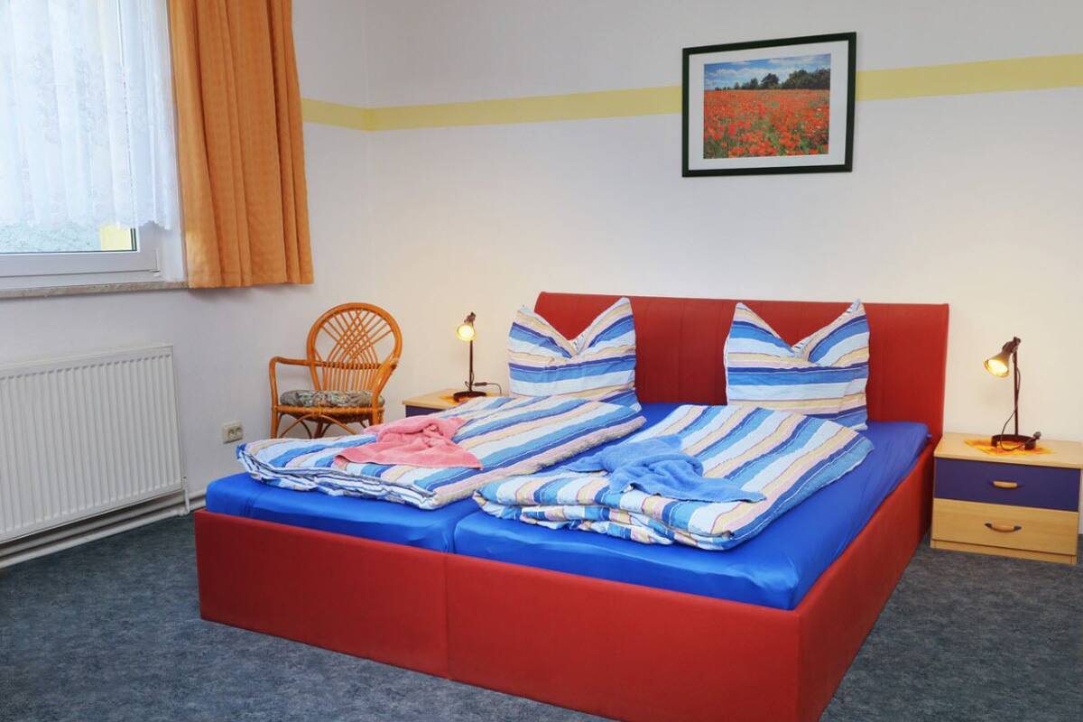 WiFi (free), bed sheets