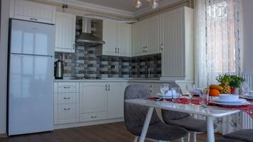 Classic-Apartment, Mehrere Betten, Meerblick | Eigene Küche