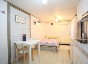 Room (8 PY, Saeam) | Free WiFi
