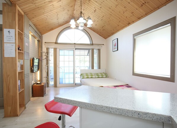 Room (15 PY, Supia) | In-room dining