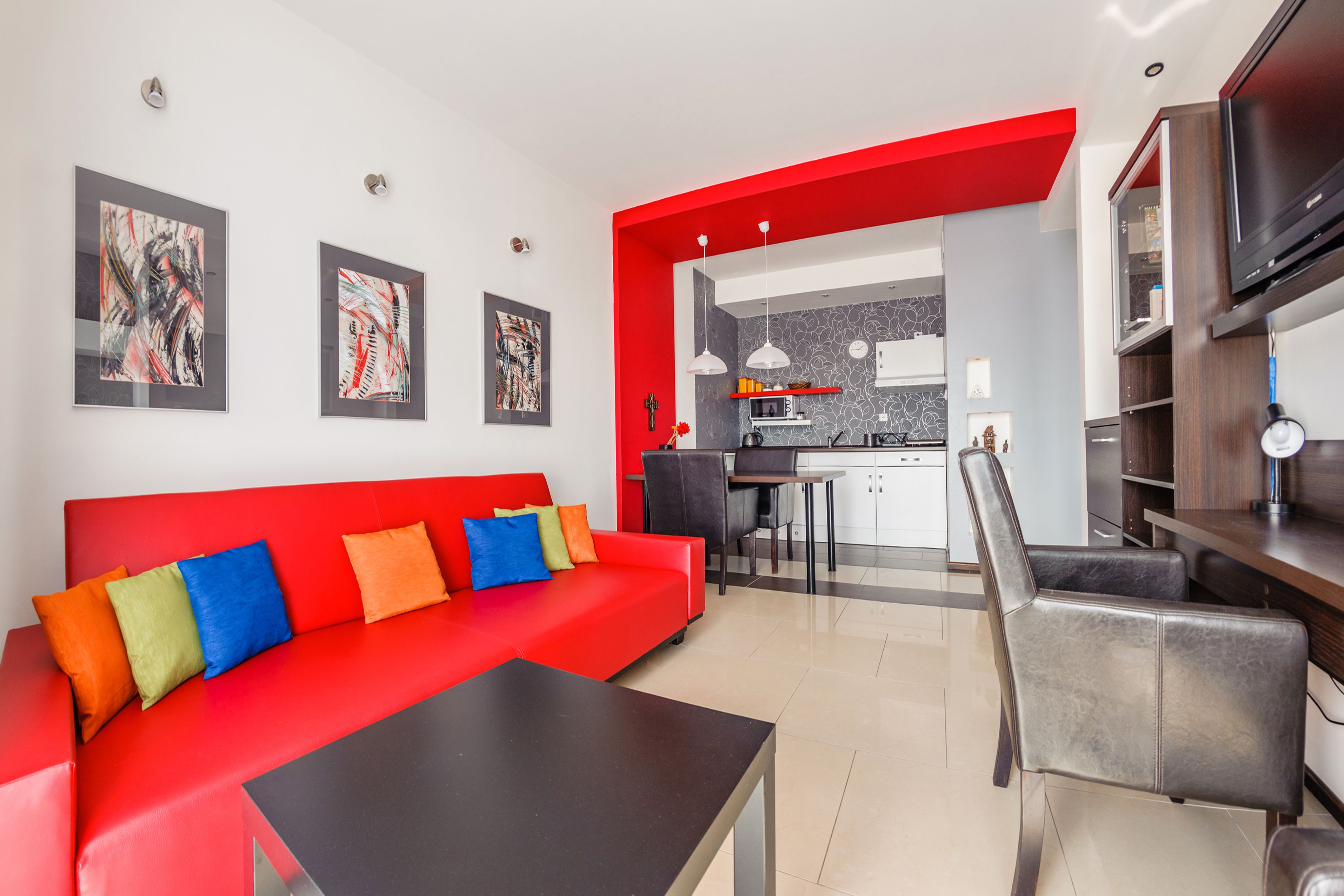 1 habitación, decoración personalizada y muebles diferentes 