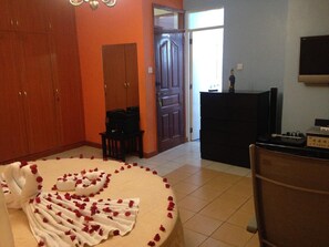 Executive Suite, Balcony | Premium bedding, memory foam beds, in-room safe, desk