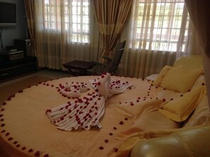 Executive Suite, Balcony | Premium bedding, memory foam beds, in-room safe, desk