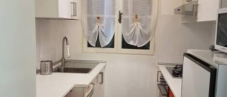 Apartment, 1 Bedroom | Private kitchen