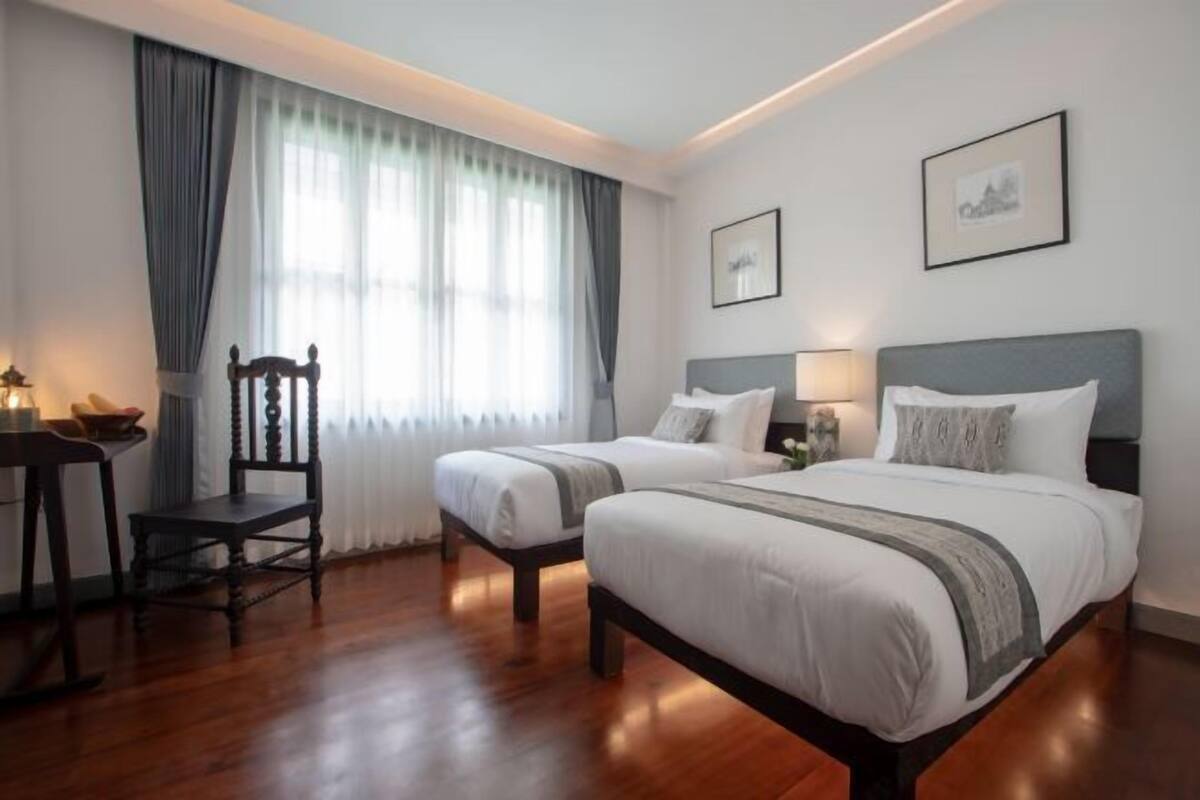 Minibar (some free items), in-room safe, blackout drapes, soundproofing