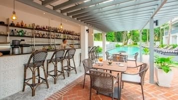 Bar (en la propiedad)