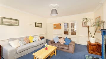 Apartment (2 Bedrooms) | Living area