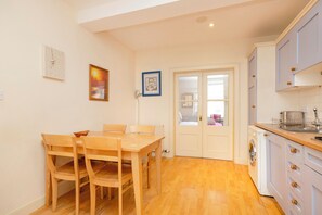Apartment (2 Bedrooms) | Private kitchen