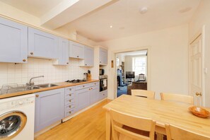 Apartment (2 Bedrooms) | Private kitchen