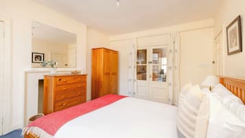 Apartment (2 Bedrooms) | 2 bedrooms, free WiFi, bed sheets