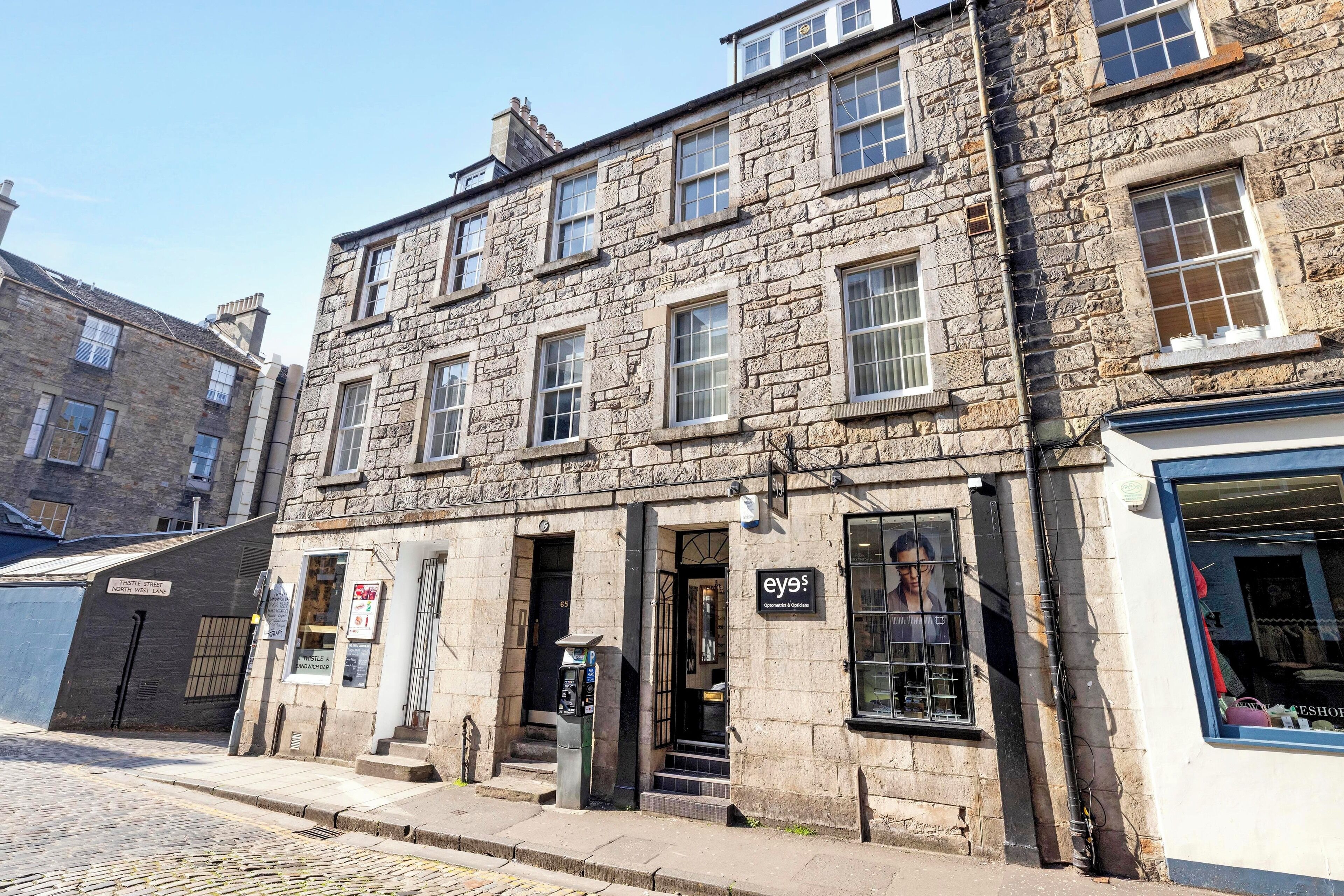 Apartemen (2 Bedrooms) | Pemandangan jalan