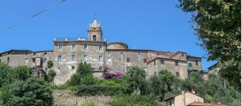 Casa con terraza panorámica y vistas al mar en un pueblo antiguo (hasta 4 personas)
