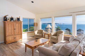 TV, fireplace, DVD player