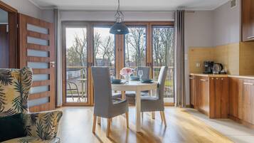 Apartment (17) | Living area | Flat-screen TV