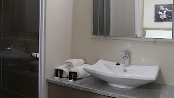 Shower, free toiletries, towels
