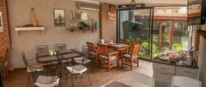 Café da manhã continental todos os dias mediante uma taxa