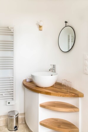 Bathroom - La Maison de L'orbière (Forcé)