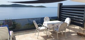 Outdoor dining - Apartment in Sevid with Seaview, Terrace, Air condition, WIFI (4746-3) (Sevid)