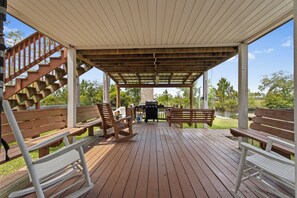 Outdoor dining - Fisherman's Paradise! Pool! Close to the Beach!! (Pass Christian)