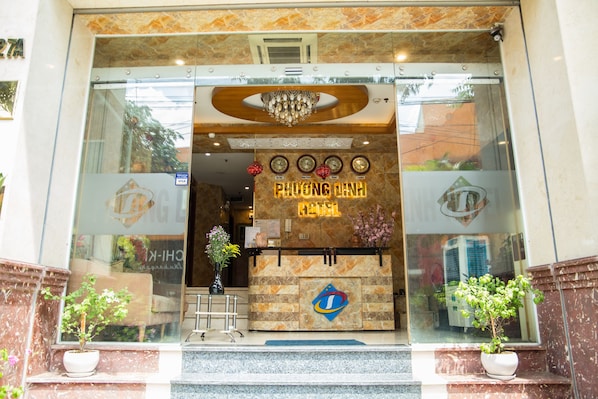 Interior entrance - Phuong Linh Hotel (Ho Chi Minh City)