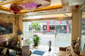 Interior entrance - Phuong Linh Hotel (Ho Chi Minh City)